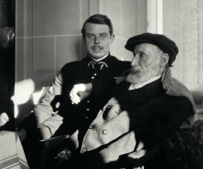 Jean et Auguste Renoir, photographiés par Pierre Bonnard, en 1916.