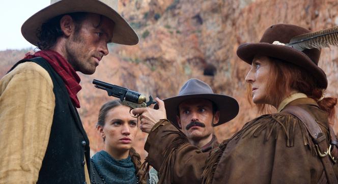 Alban Lenoir, Billie Blain, Jérôme Niel et Camille Chamoux dans la série « Lucky Luke », créée par Mathieu Leblanc et Thomas Mansuy.