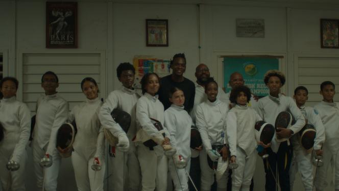 Enzo Lefort (au centre) dans son documentaire « Fòs, chronique de l’escrime guadeloupéenne », coréalisé avec Félix Magal et Vincent Lorca.