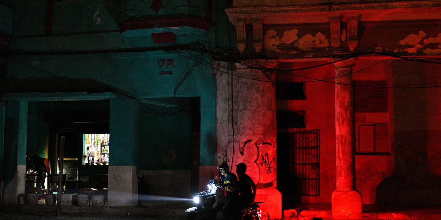 Cuba rétablit son réseau électrique après une panne géante, Washington accentue la pression