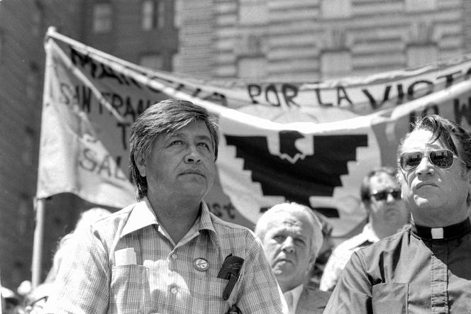César Chavez (à gauche), alors président du syndicat United Farm Workers, à San Francisco (Californie), le 31 juillet 1979.