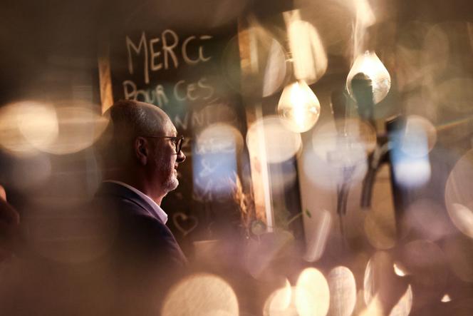 L’écologiste Damien Girard, au soir du premier tour des municipales, dans son QG de campagne, à Lorient (Morbihan), le 15 mars 2026.