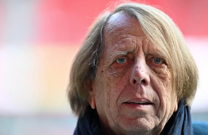 L’ancien footballeur et entraîneur français Claude Le Roy, en marge du match de la Coupe d’Afrique des nations entre l’Algérie et la République démocratique du Congo, au stade Moulay-Abdellah de Rabat, le 6 janvier 2026.