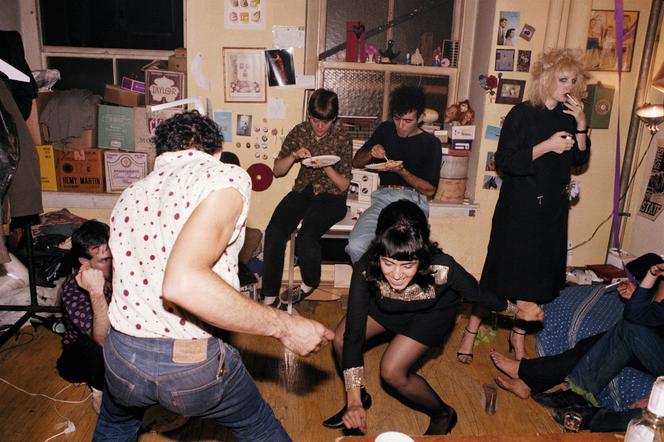 « Twisting at My Birthday Party, NYC » (1980), de Nan Goldin, issue de la série « The Ballad of Sexual Dependency ».