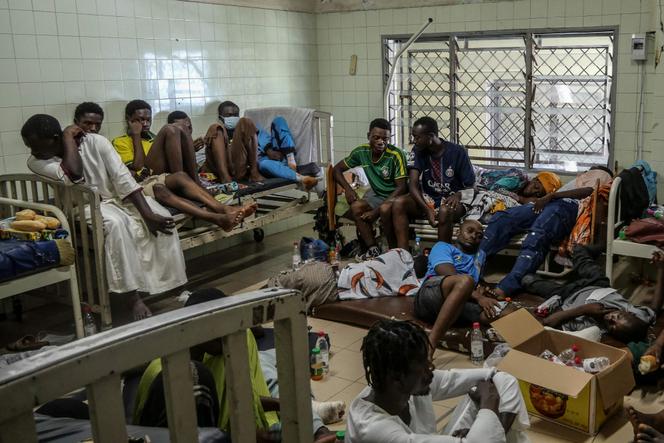 Des survivants de la noyade, à l’hôpital de Mitsamiouli, aux Comores, le 19 mars 2026.