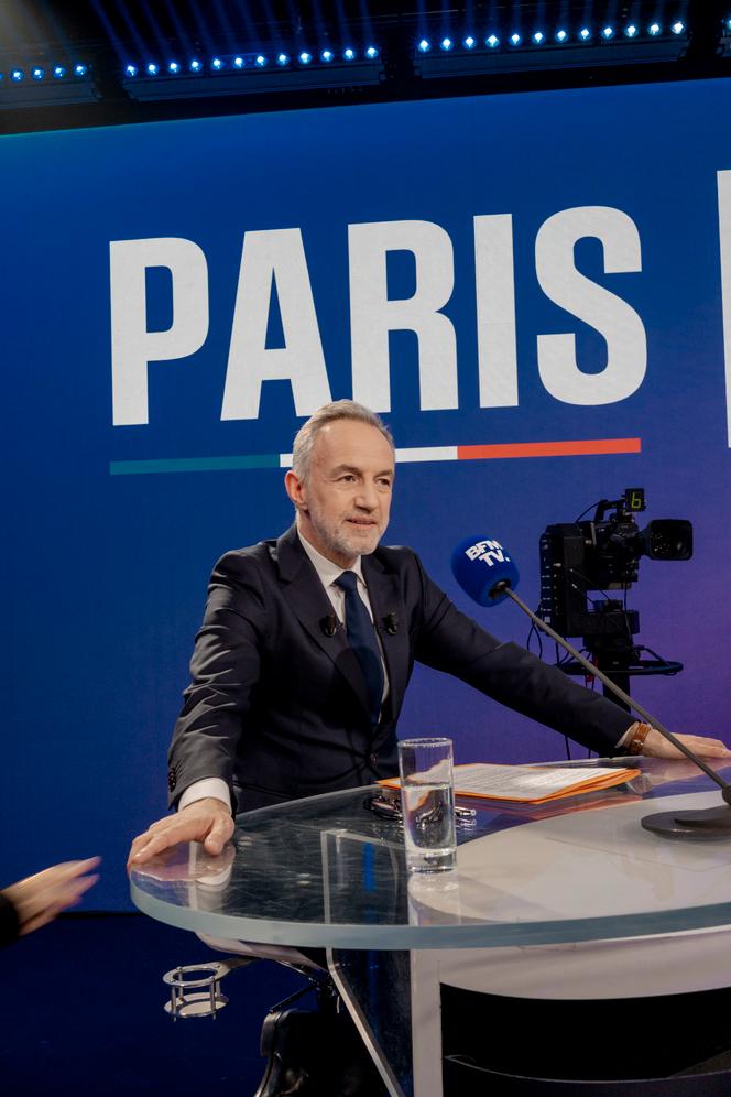 Emmanuel Grégoire sur le plateau de BFM-TV, à Paris, le 18 mars 2026.