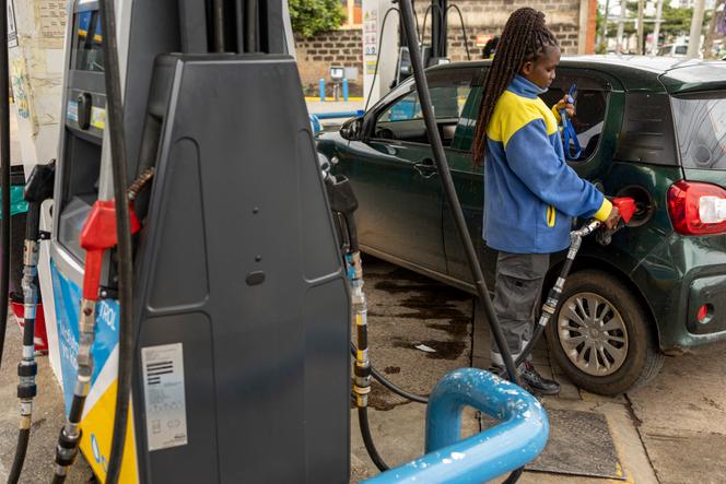 Dans une station-service, à Nairobi, le 10 mars 2026.