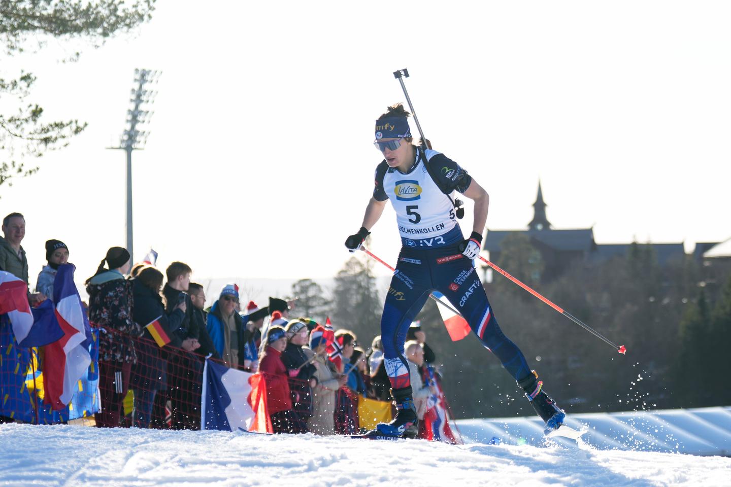 Julia Simon remporte le petit globe de la mass start et prive Lou Jeanmonnot du grand chelem en biathlon