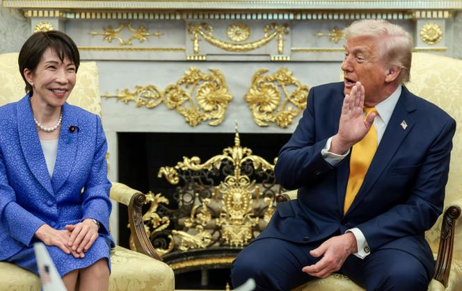 Sanae Takaichi, primeira-ministra japonesa, e Donald Trump, presidente dos EUA, em Washington, 19 de março de 2026.