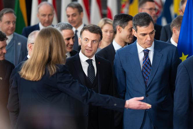 Emmanuel Macron et le premier ministre espagnol, Pedro Sanchez, au Conseil européen, à Bruxelles, le 19 mars 2026.