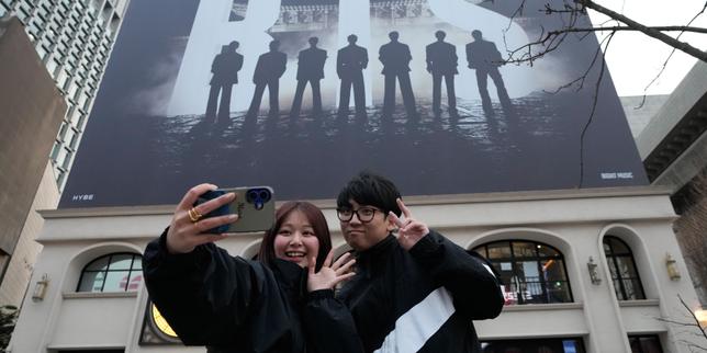 La Corée du Sud fête le retour de BTS avec un album « Arirang », et un méga concert à Séoul retransmis sur Netflix