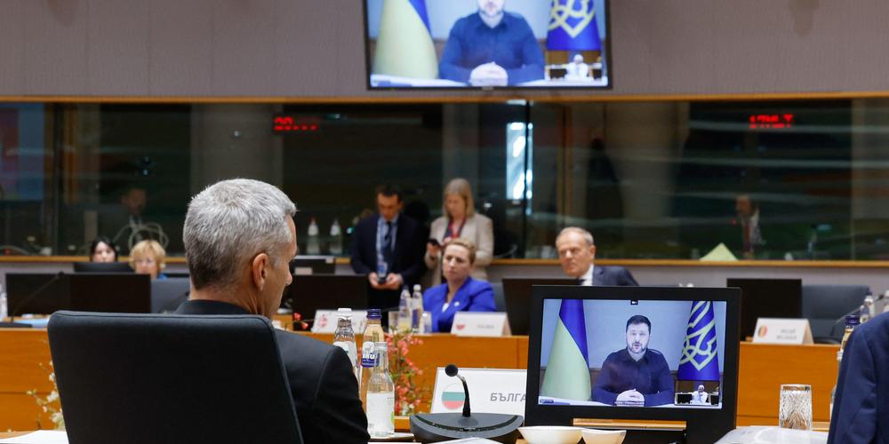 Le président ukrainien, Volodymyr Zelensky, en visioconférence lors d’une table ronde du sommet européen, au siège de l’Union européenne, à Bruxelles, le 19 mars 2026. - GEERT VANDEN WIJNGAERT/AFP