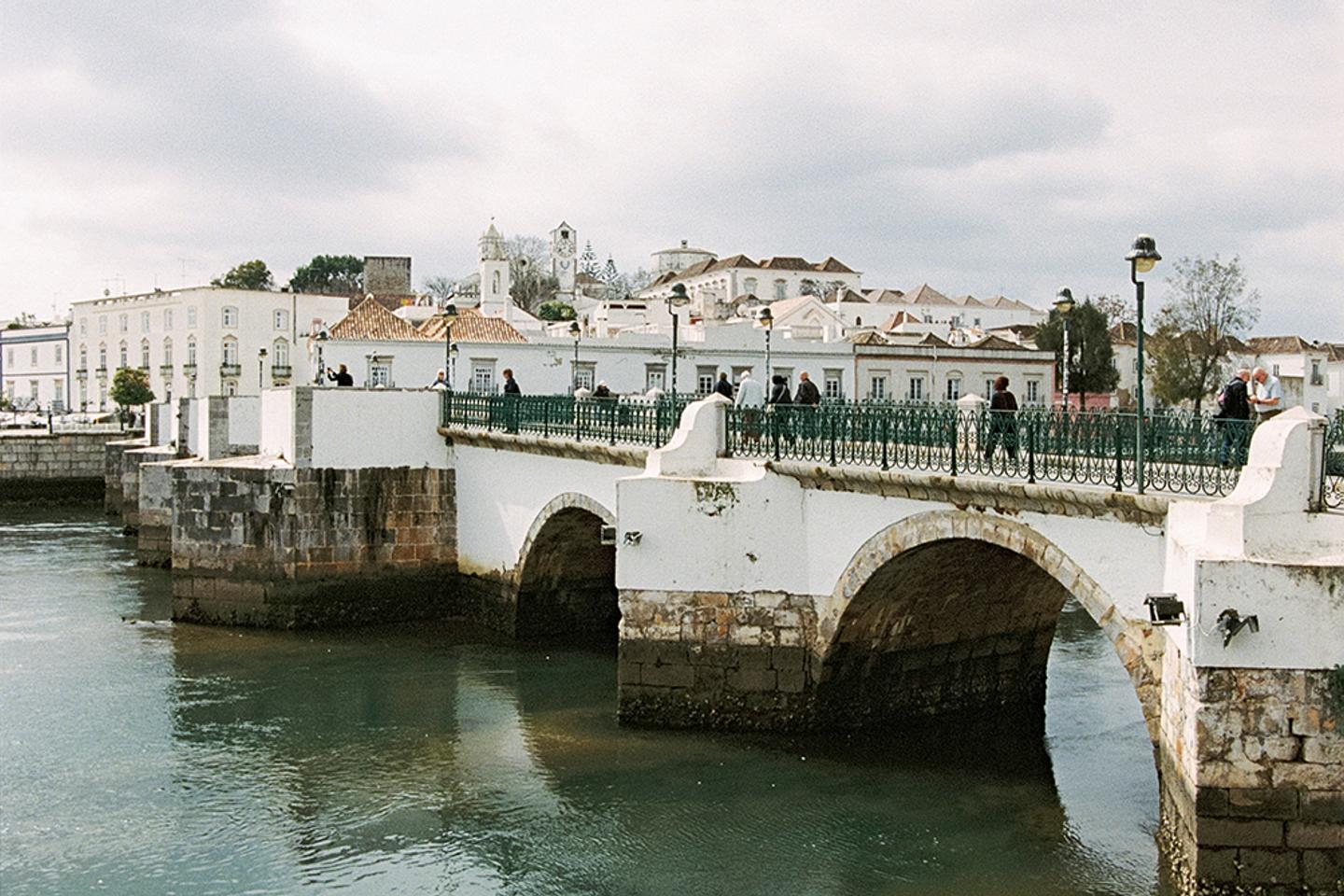 A Tavira, le charme discret d’un ancien palais portugais entre oliveraie et plage paradisiaque