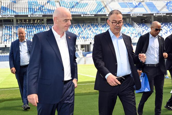 Le président de la Fédération internationale de football, Gianni Infantino, et le président de la Fédération royale marocaine de football, Fouzi Lekjaa, dans le stade de Tanger, au Maroc, le 20 septembre 2025.