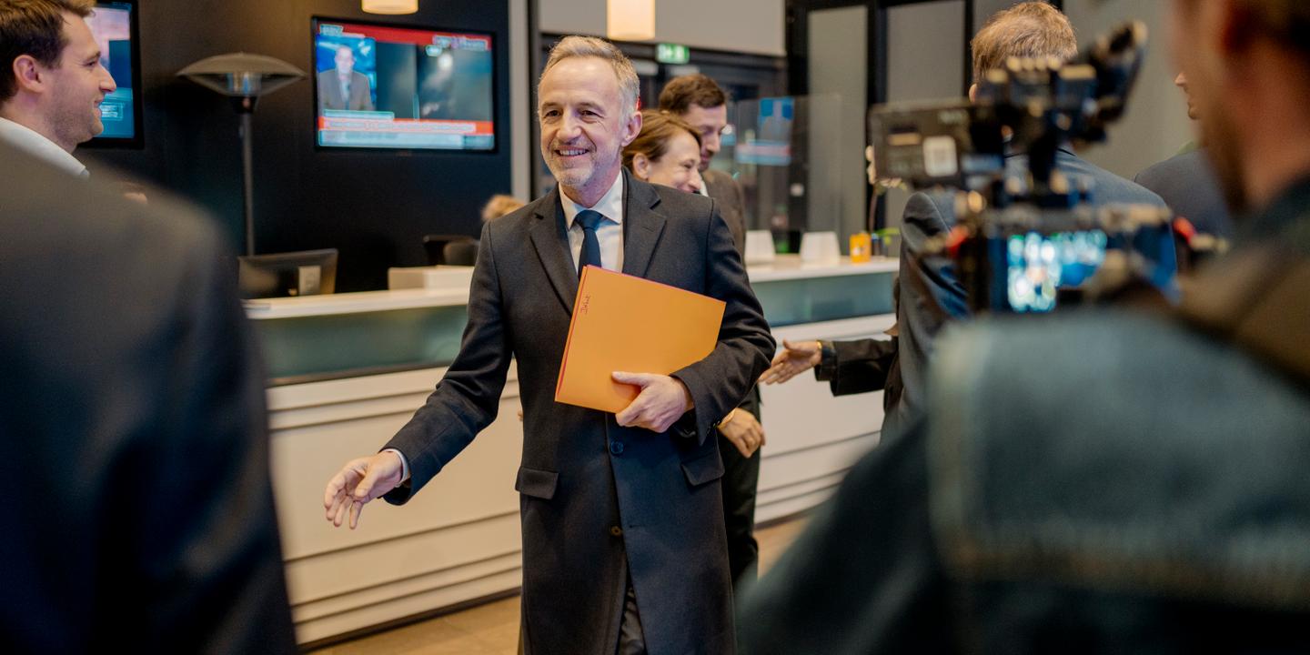 Emmanuel Grégoire appelle à battre « l’extrême droite » à Paris, après le soutien de facto de Marine Le Pen à Rachida Dati