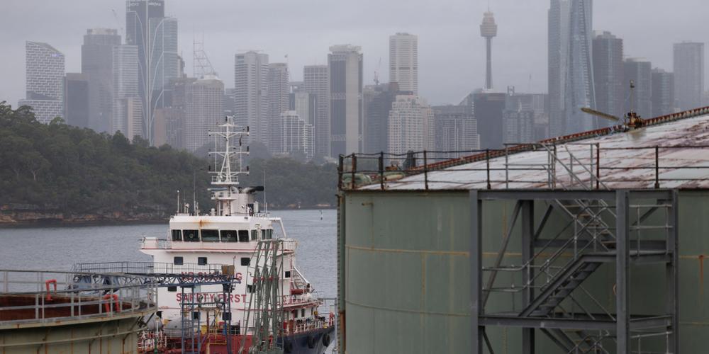 Un pétrolier amarré au terminal de carburant de Gore Bay de Viva Energy Australia, près de Sydney, le 18 mars 2026 - HOLLIE ADAMS/REUTERS