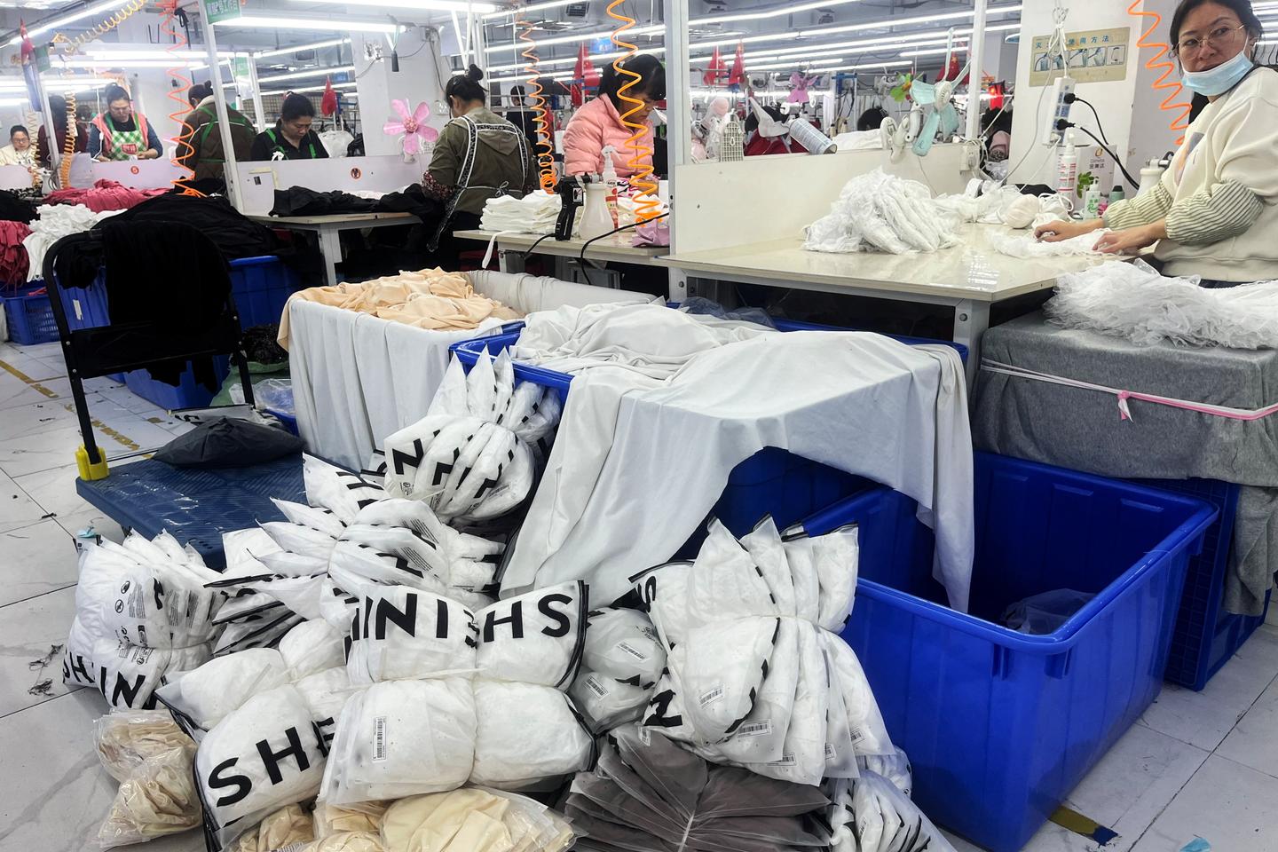 Devant les juges et dans les aéroports, Shein échappe à la guérilla du gouvernement