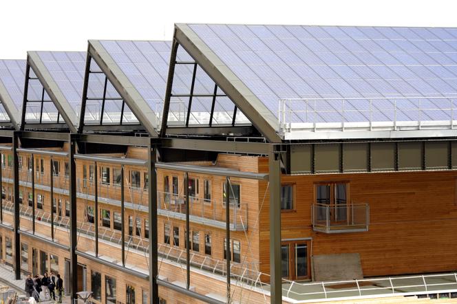 La halle Pajol, abrite l’auberge de jeunesse Yves-Robert, à Paris, le 15 avril 2013.