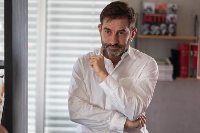 Jean-Christophe Tortora, directeur général délégué de CMA Media, lors du bouclage du premier numéro de « La Tribune Dimanche », à Paris, le 7 octobre 2023.