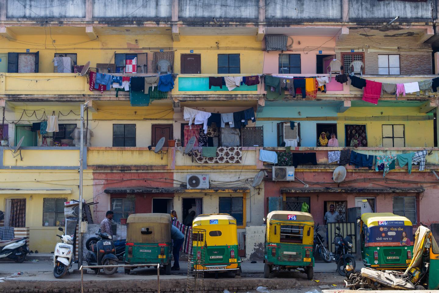 A Juhapura, le plus grand ghetto musulman d’Inde : « Avant, on ne vivait pas à l’écart des hindous, on se mélangeait, on mangeait ensemble »