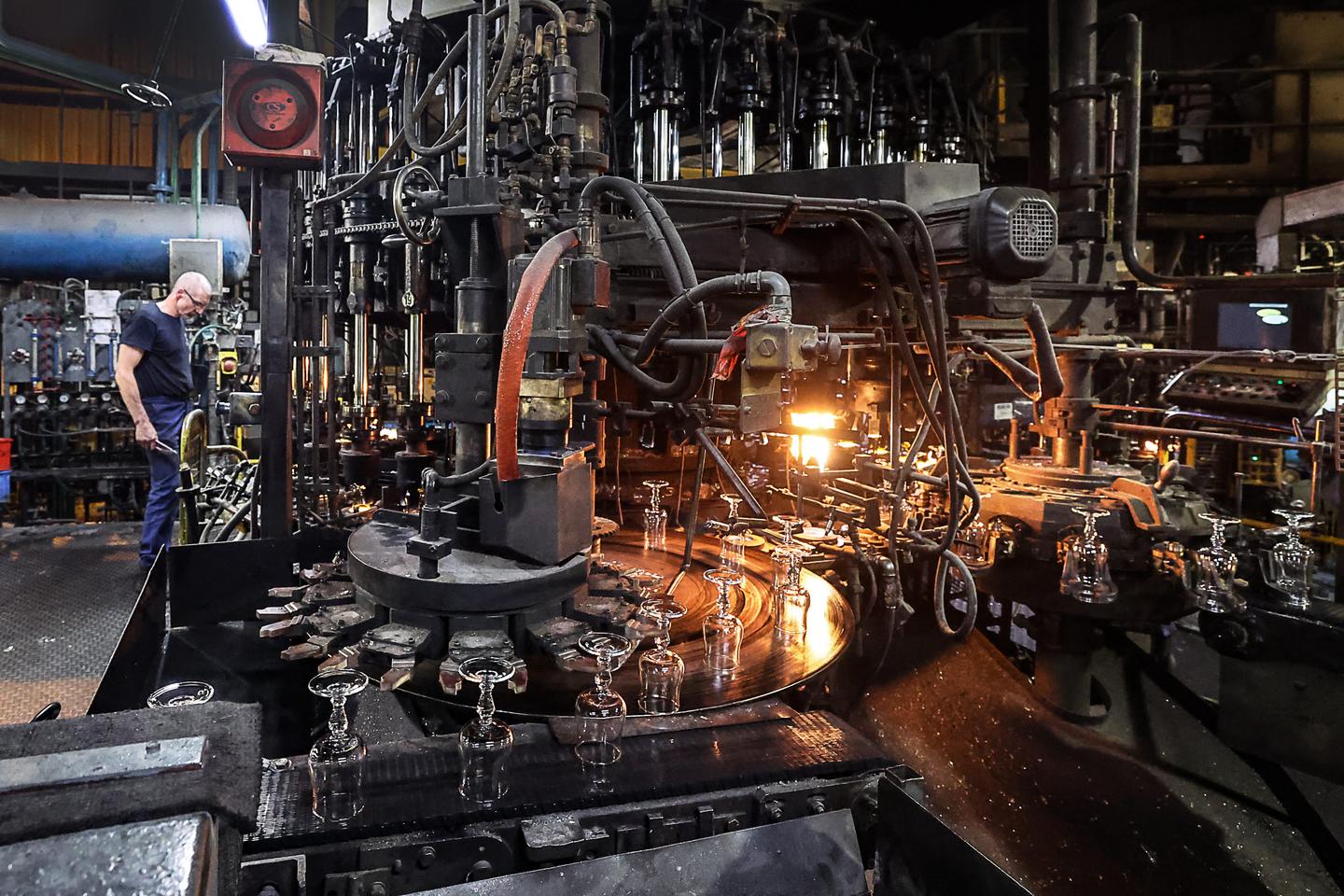 Sauvée, la verrerie Arc va continuer d’être le « poumon économique » de la ville d’Arques, malgré 700 suppressions de postes Sauvée, la verrerie Arc va continuer d’être le « poumon économique » de la ville d’Arques, malgré 700 suppressions de postes