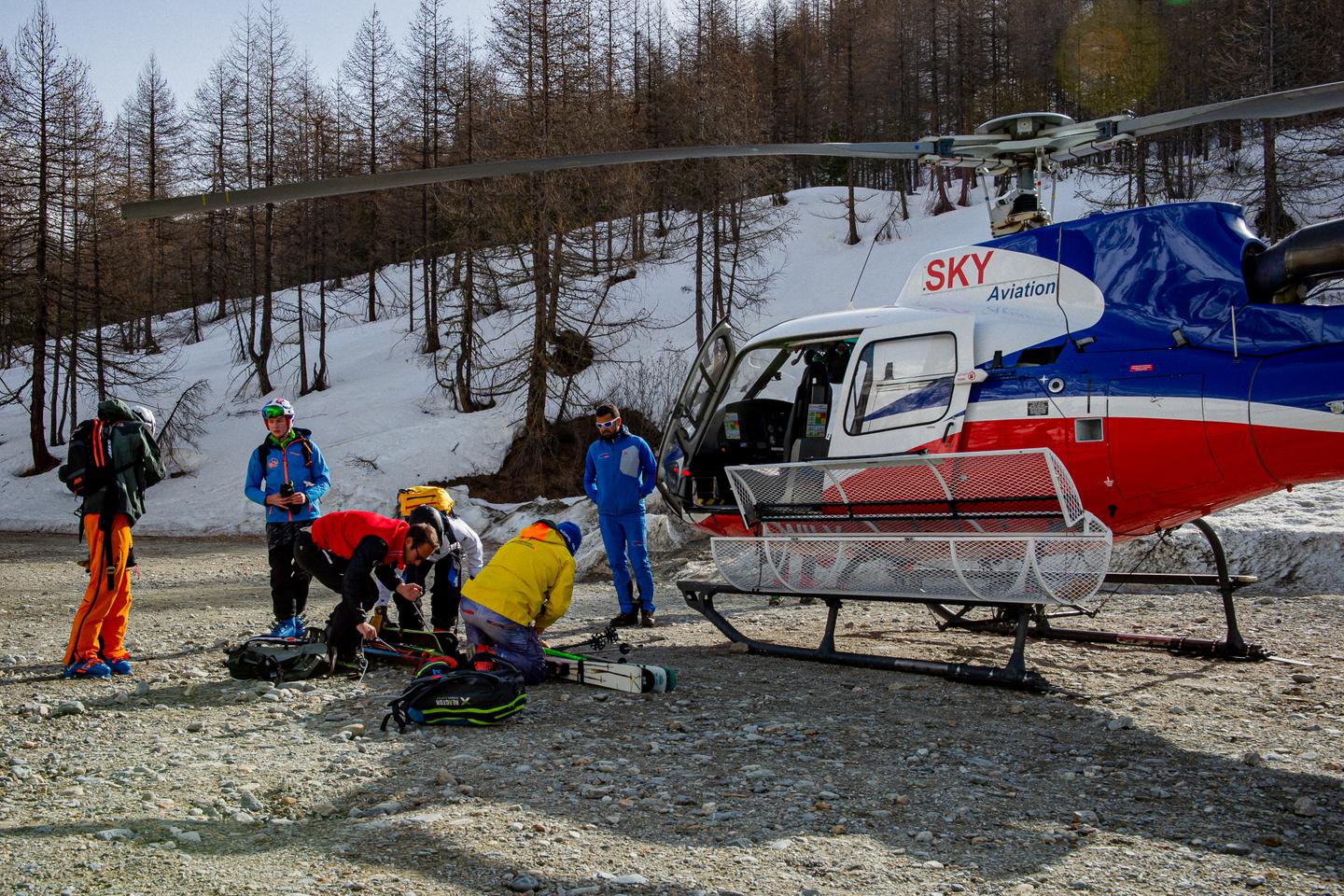 Dans les Alpes, le ski avec dépose en hélicoptère trouve toujours des adeptes : « Pour certains, c’est un graal, le summum du hors-piste » Dans les Alpes, le ski avec dépose en hélicoptère trouve toujours des adeptes : « Pour certains, c’est un graal, le summum du hors-piste »