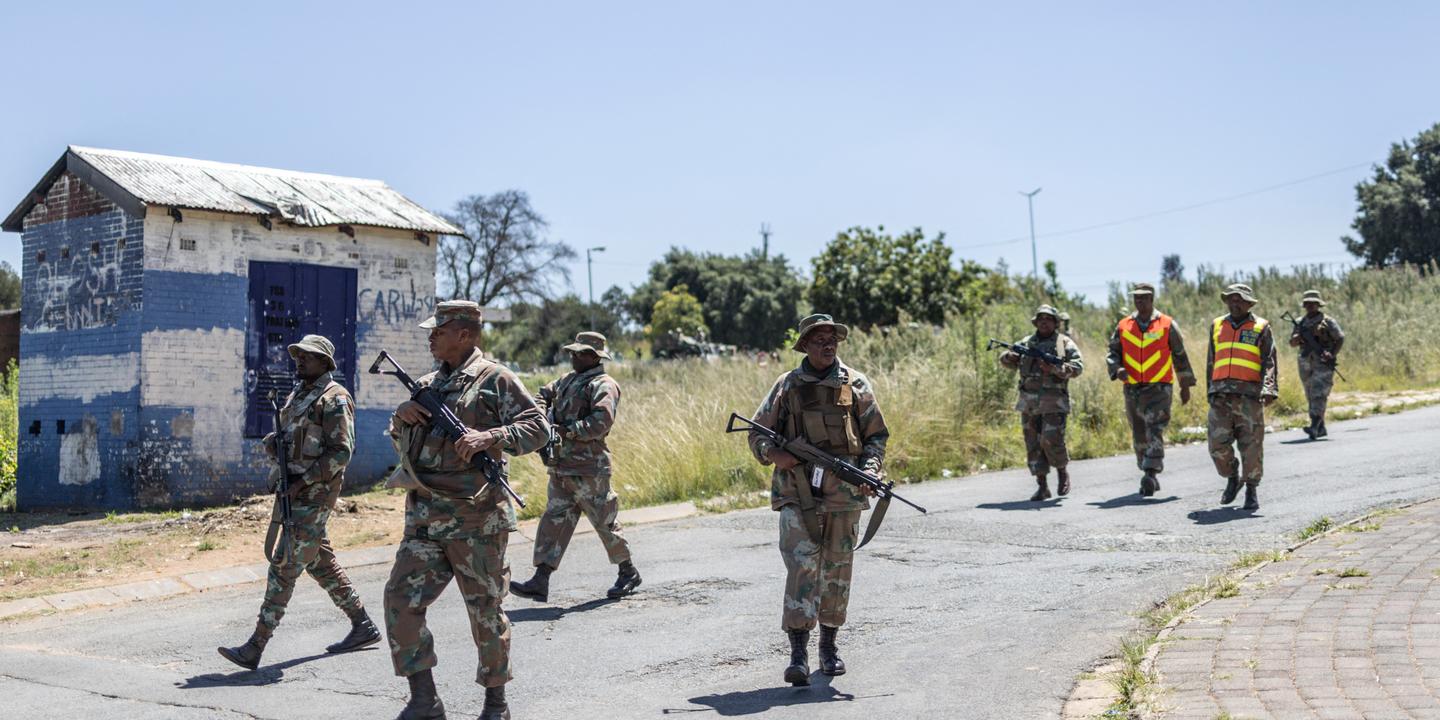 A Johannesburg, une opération militaire éclair contre la criminalité : « Quelques jours après, on a eu une nouvelle fusillade »
