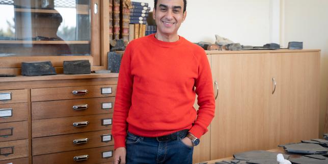 Geologist's Fossil Find Pushes Back Complex Life Origins