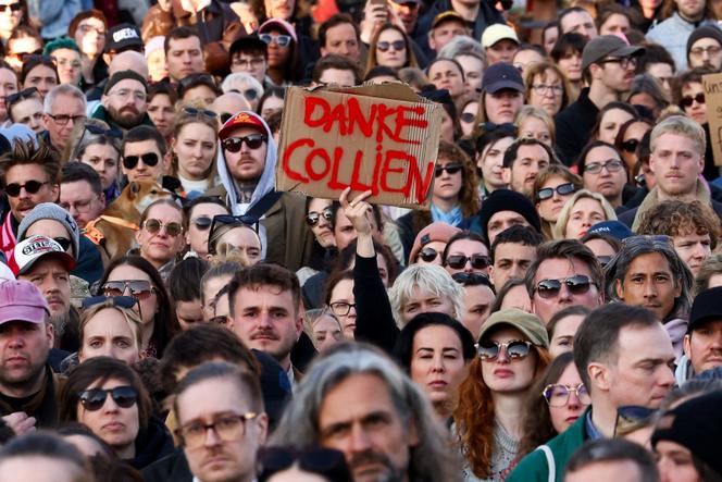Une manifestation organisée contre les violences sexuelles et en soutien à l’actrice Collien Fernandes, à Berlin, en Allemagne, le 22 mars 2026. REUTERS/Christian Mang  