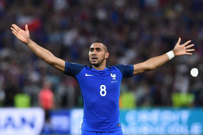 Dimitri Payet após seu gol durante a partida da Euro entre França e Albânia, no Stade de France, em 15 de junho de 2016.