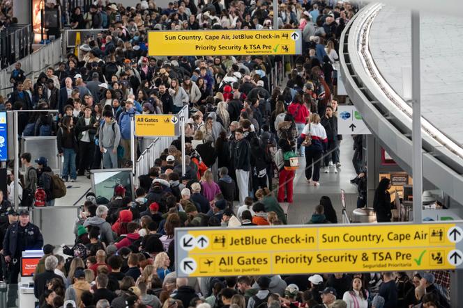 File d’attente lors des contrôles de sécurité à l’aéroport John-F.-Kennedy de New York, le 22 mars 2026.