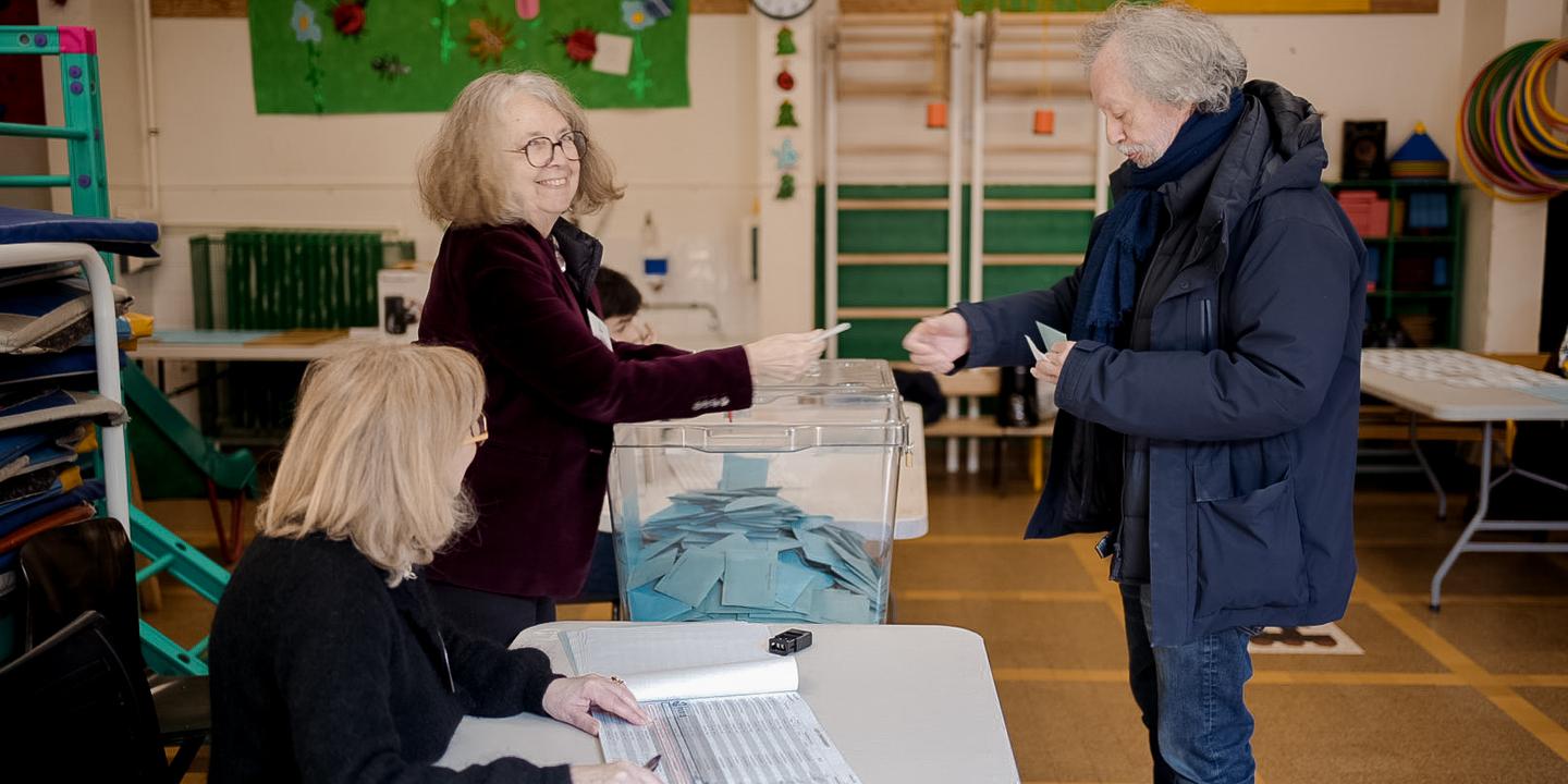 le taux de participation s’élevait à 48,1 % à 17 heures ; en Nouvelle-Calédonie, victoire des formations non-indépendantistes dans le Grand-Nouméa
