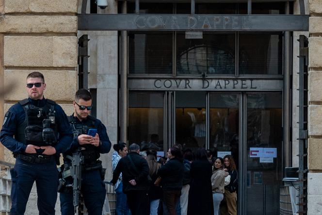 Des policiers devant le tribunal d’Aix-en-Provence (Bouches-du-Rhône), le 23 mars 2026.