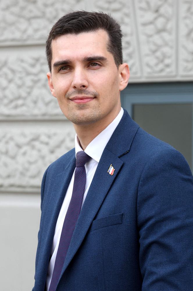 Dany Paiva, nouveau maire de Liévin (Pas-de-Calais), avant une conférence de presse des maires Rassemblement National du Pas-de-Calais à Hénin-Beaumont, le 23 mars 2026. 