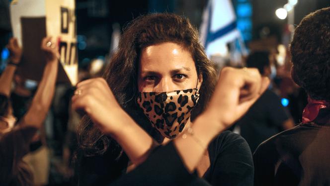 Noam Shuster Eliassi, dans une manifestation, image extraite du documentaire « Coexistence, mon cul ! », d’Amber Fares.