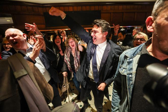 Stéphane Roudaut, após a vitória na segunda volta das eleições municipais de Brest, num bar, 22 de março de 2026.