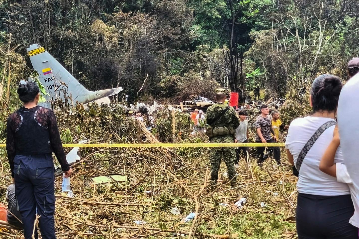En Colombie, un avion militaire s’écrase près de la frontière avec l’Equateur, au moins 48 blessés