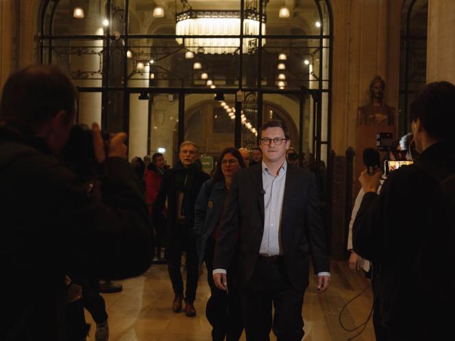 Arnaud Deslandes à son arrivée à l'hôtel de ville de Lille, le 22 mars 2026.