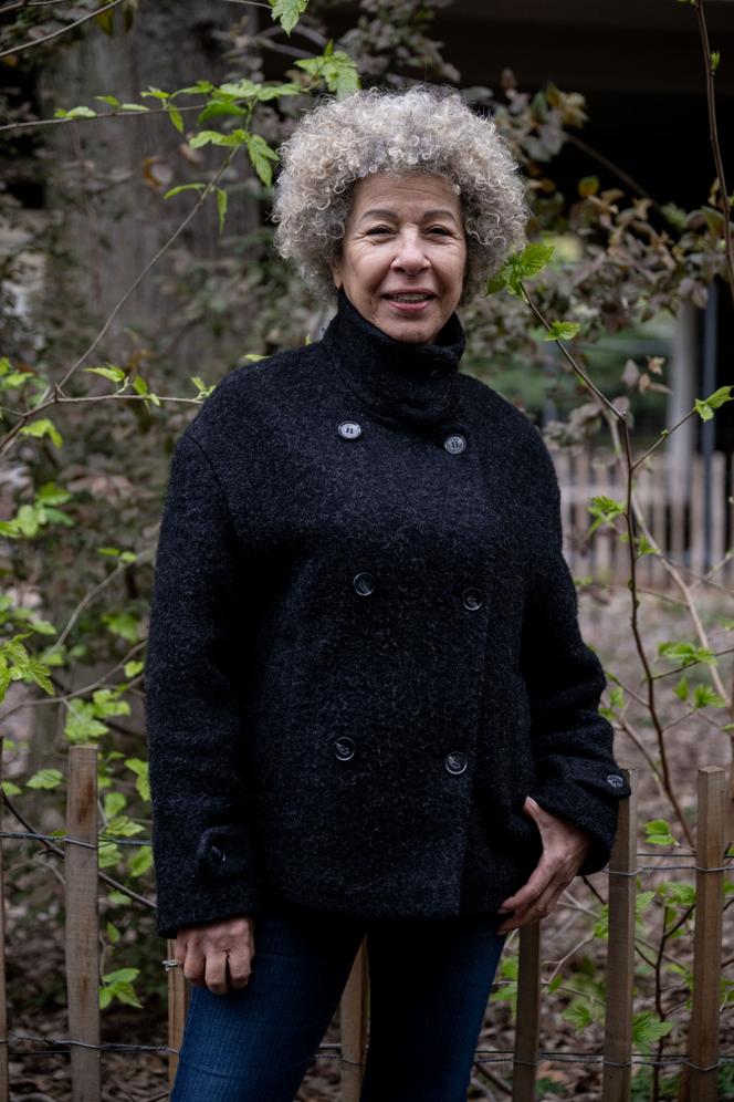 Soraya, 67 ans, assistante de direction à la retraite, lors du second tour des municipales, à Lyon, le 22 mars 2026.