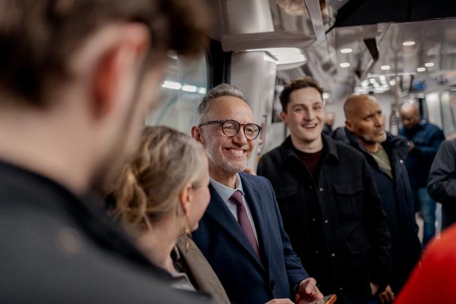 Emmanuel Grégoire, novo prefeito de Paris, durante a noite eleitoral, 22 de março de 2026.