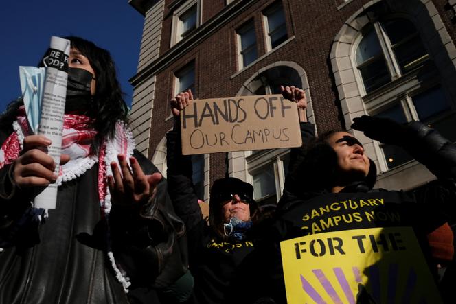 Lors d’une manifestation contre la politique d’immigration du président américain, Donald Trump, à l’université Columbia (New York), le 5 février 2026. 