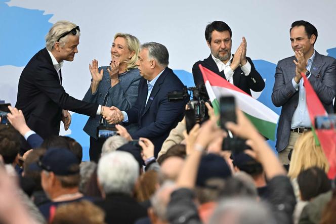 Le Néerlandais Geert Wilders, la leader du Rassemblement national, Marine Le Pen, le premier ministre hongrois Viktor Orban, le vice-premier ministre italien Matteo Salvini, et l’homme politique belge Tom Van Grieken, lors du premier Rassemblement patriotique au Centre culturel Millenaris, à Budapest, le 23 mars 2026.