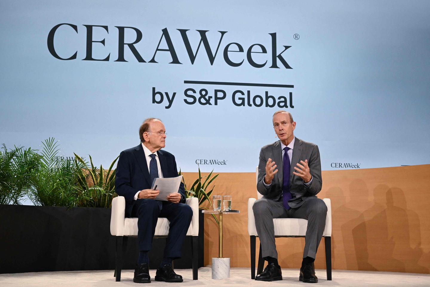 Guerre au Moyen-Orient : le fatalisme des patrons des multinationales de l’énergie, réunis au Texas