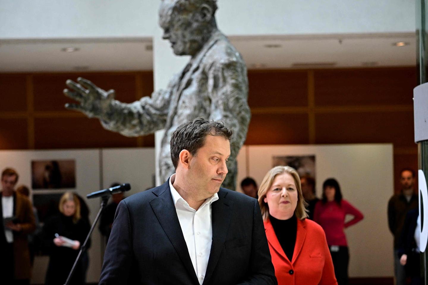 En Allemagne, le SPD engage un tournant social-libéral, après sa défaite dans les urnes En Allemagne, le SPD engage un tournant social-libéral, après sa défaite dans les urnes