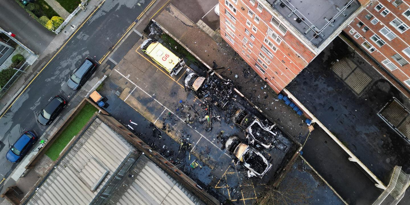 Londres : quatre ambulances appartenant à une association juive incendiées, Keir Starmer, dénonce une attaque « antisémite profondément choquante »