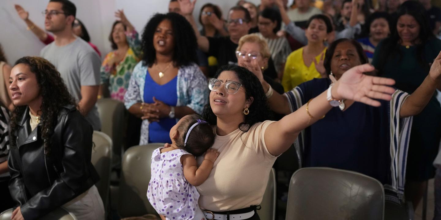 Brésil : les églises évangéliques modernisent leur approche pour séduire la jeunesse