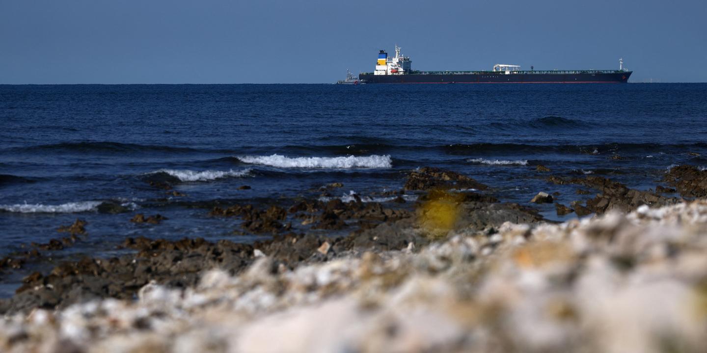 Le Deyna, pétrolier fantôme russe, quitte les eaux françaises après interception