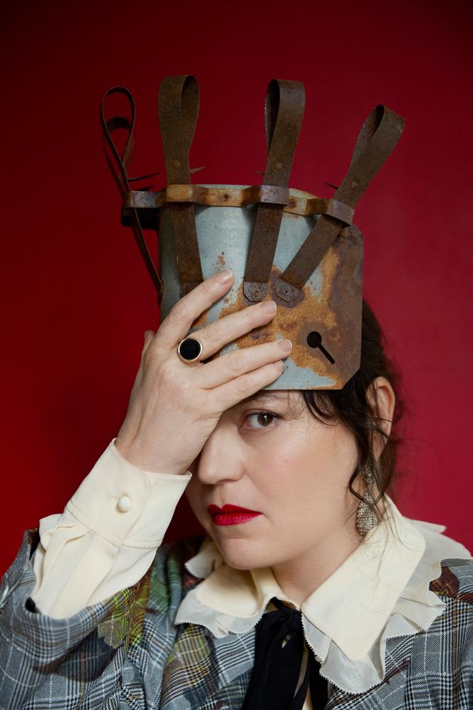 Yto Barrada, dans son atelier, à Paris, en février 2026.