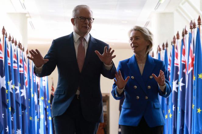 La présidente de la Commission européenne, Ursula von der Leyen, et le Premier ministre australien, Anthony Albanese, au Parlement à Canberra, le 24 mars 2026.
