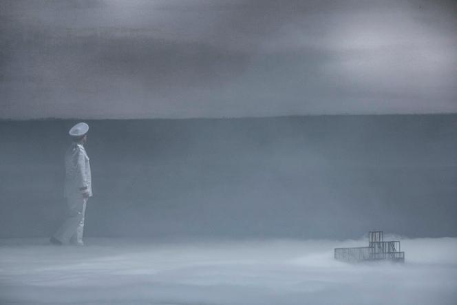 Paul Appleby (le capitaine Vere) dans « Billy Budd » de Benjamin Britten, à l’Opéra de Lyon, en mars 2026.